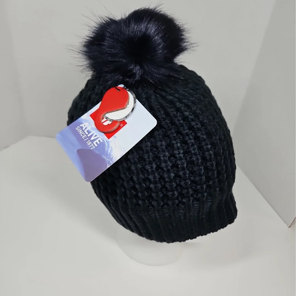 Helly Hansen Womens Dark Blue Snowfall Faux Fur Lined Pom Pom Beanie NWT
